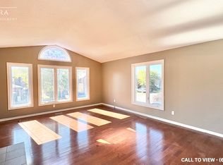 16 Inwood Dr #1, Ottawa, ON K2M1Z5