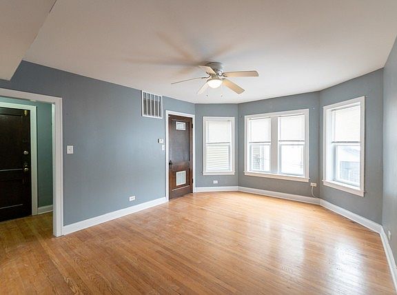 3rd image of 4342 N Mozart St #3W