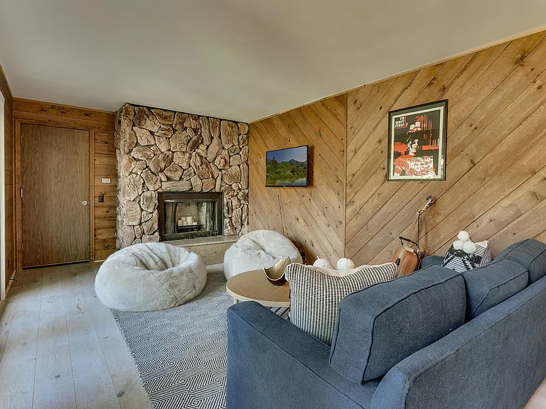 126 Tiger Tail Rd — Photo 2