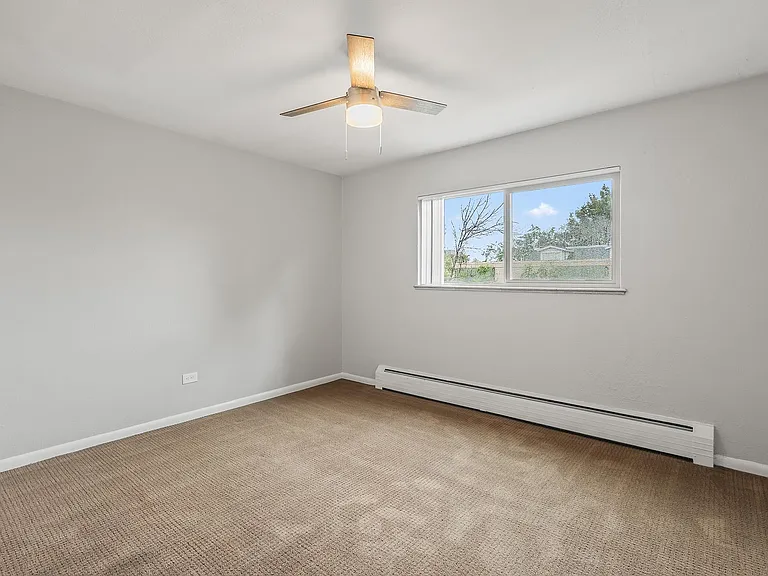 1333 N York St — Photo 12