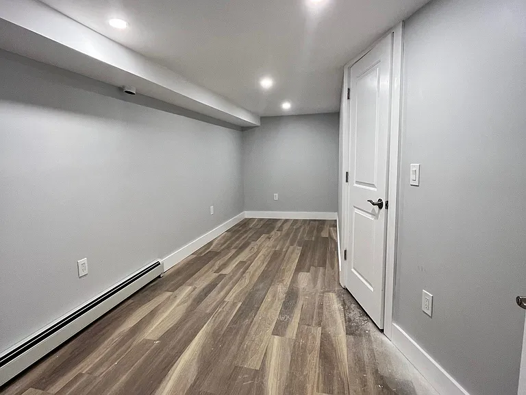 36 Clerk St #BASEMENT — Photo 4