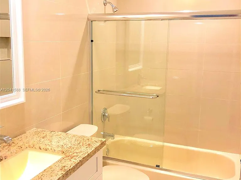 1940 NE 34th Ct #1950 — Photo 7