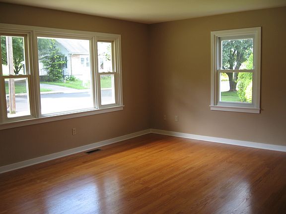 3rd image of 51 E Pine St