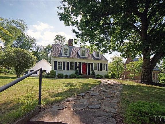 2nd image of 1054 Rivermont Ter