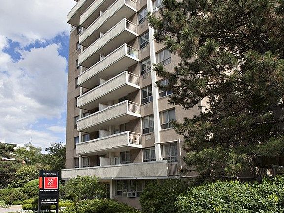 5th image of 525 Eglinton Ave E #900