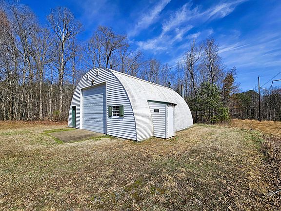 5th image of 147 Old County Rd