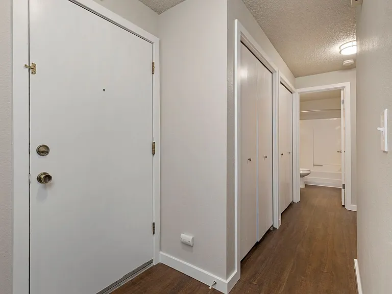 Willowbrook Apartments — Photo 11
