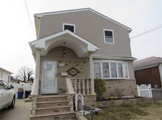 1808 Murray St, Whitestone, NY 11357