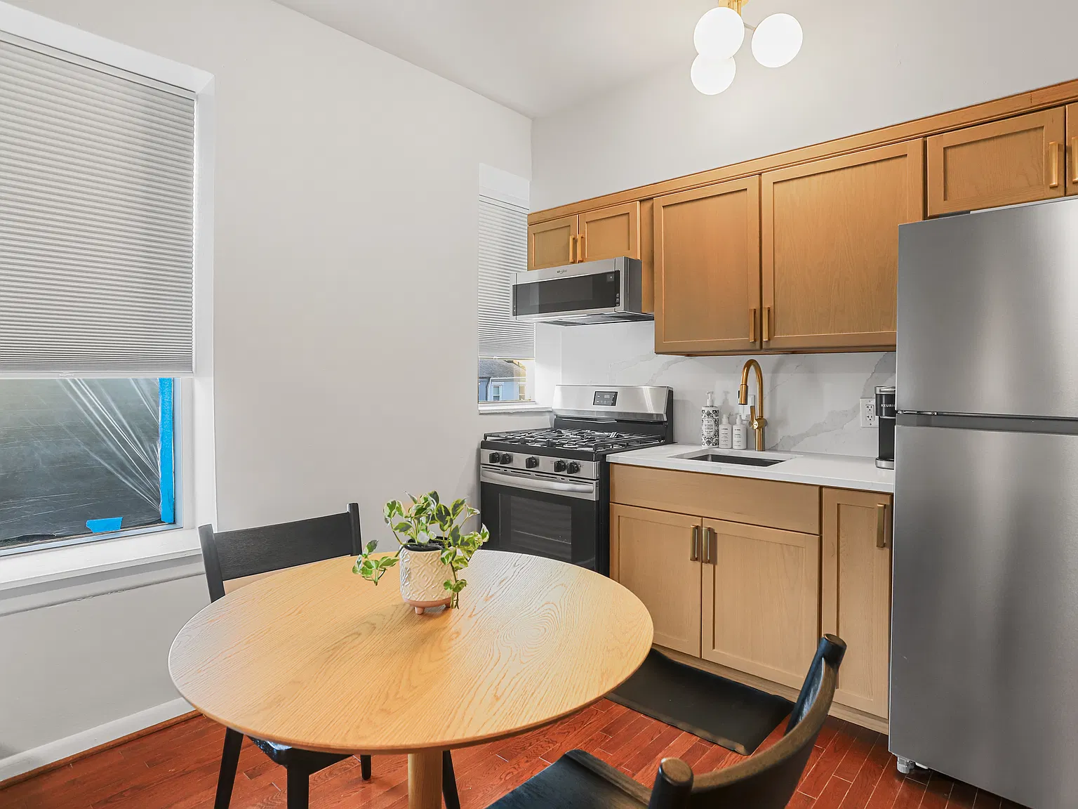 Studio, 350 sqft, $2,900 — Photo 4
