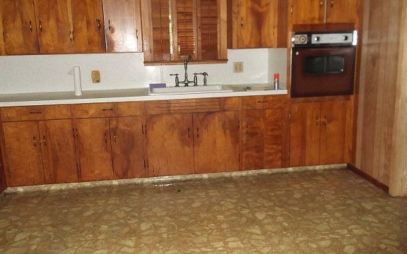 4th image of 912 E Miller Ave