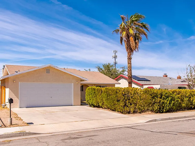 732 W Alene Ave — Photo 1