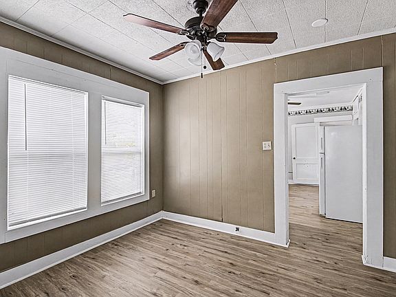 4th image of 109 Dallas Ave #A