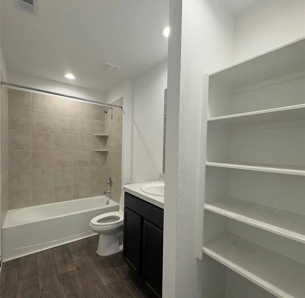 4 bed, 3.0 bath, 2692 sqft, $2,400 — Photo 4