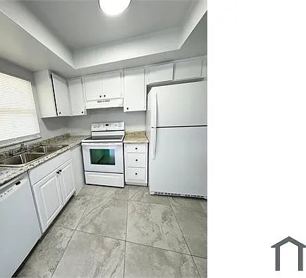 2700 Park Windsor Dr #402 — Photo 1