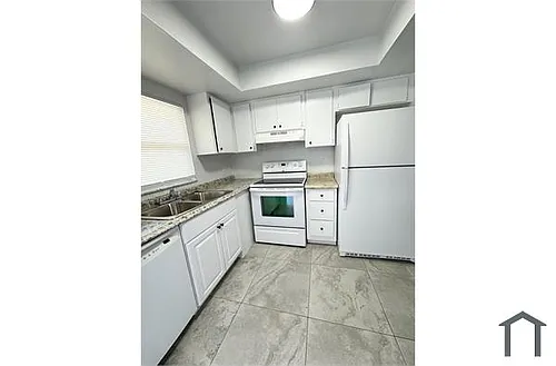 2700 Park Windsor Dr #402 Photo 1
