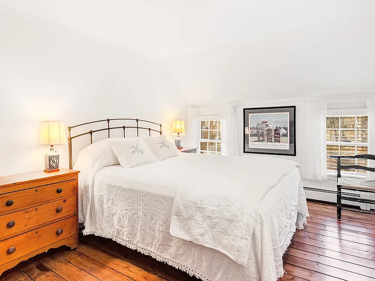 32 Sag Harbor Tpke — Photo 11