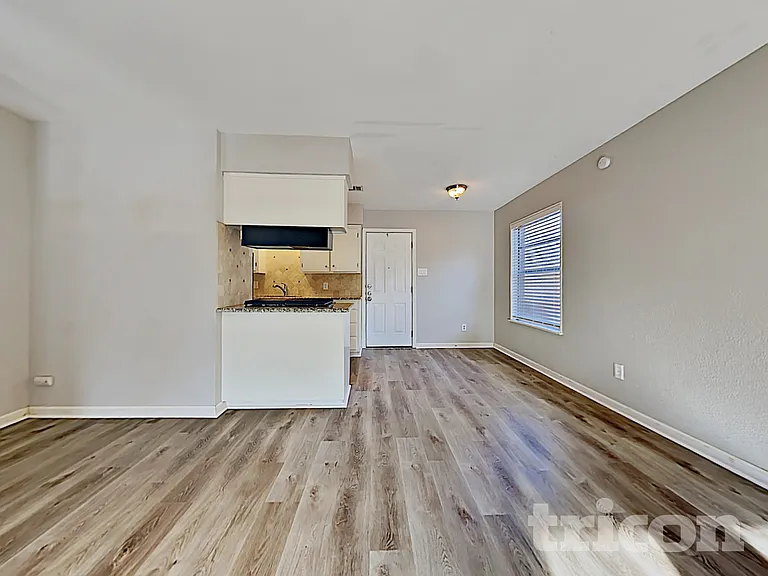 1803 Westcrest Dr — Photo 6