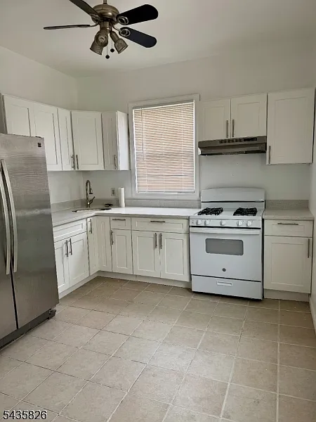 3 bed, 1.0 bath, $2,500 — Photo 2