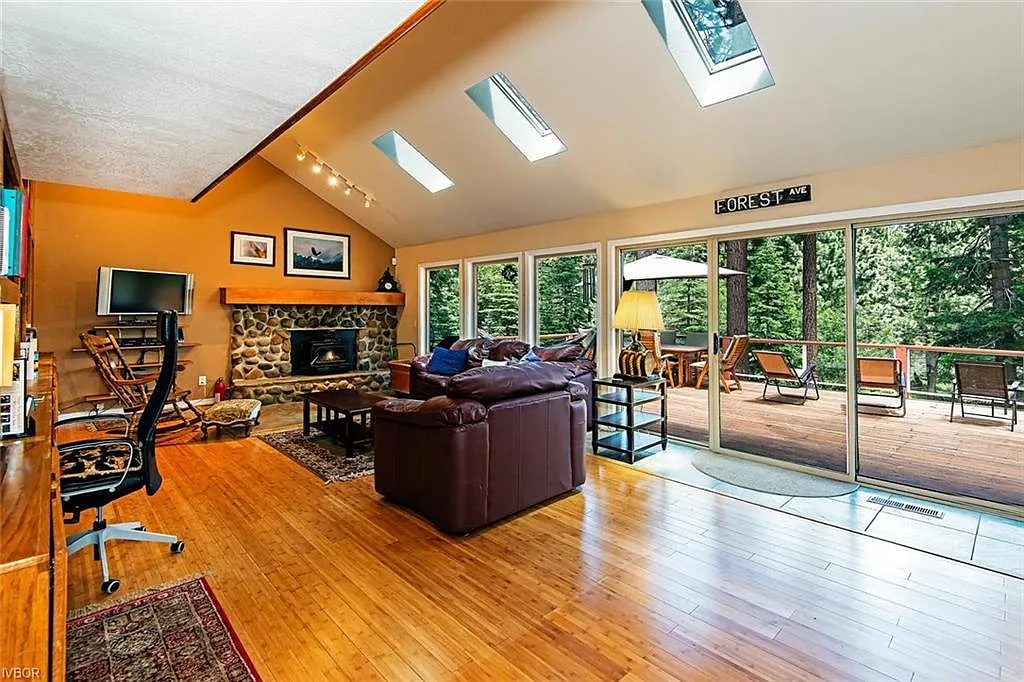 800 Geraldine Dr photo 1