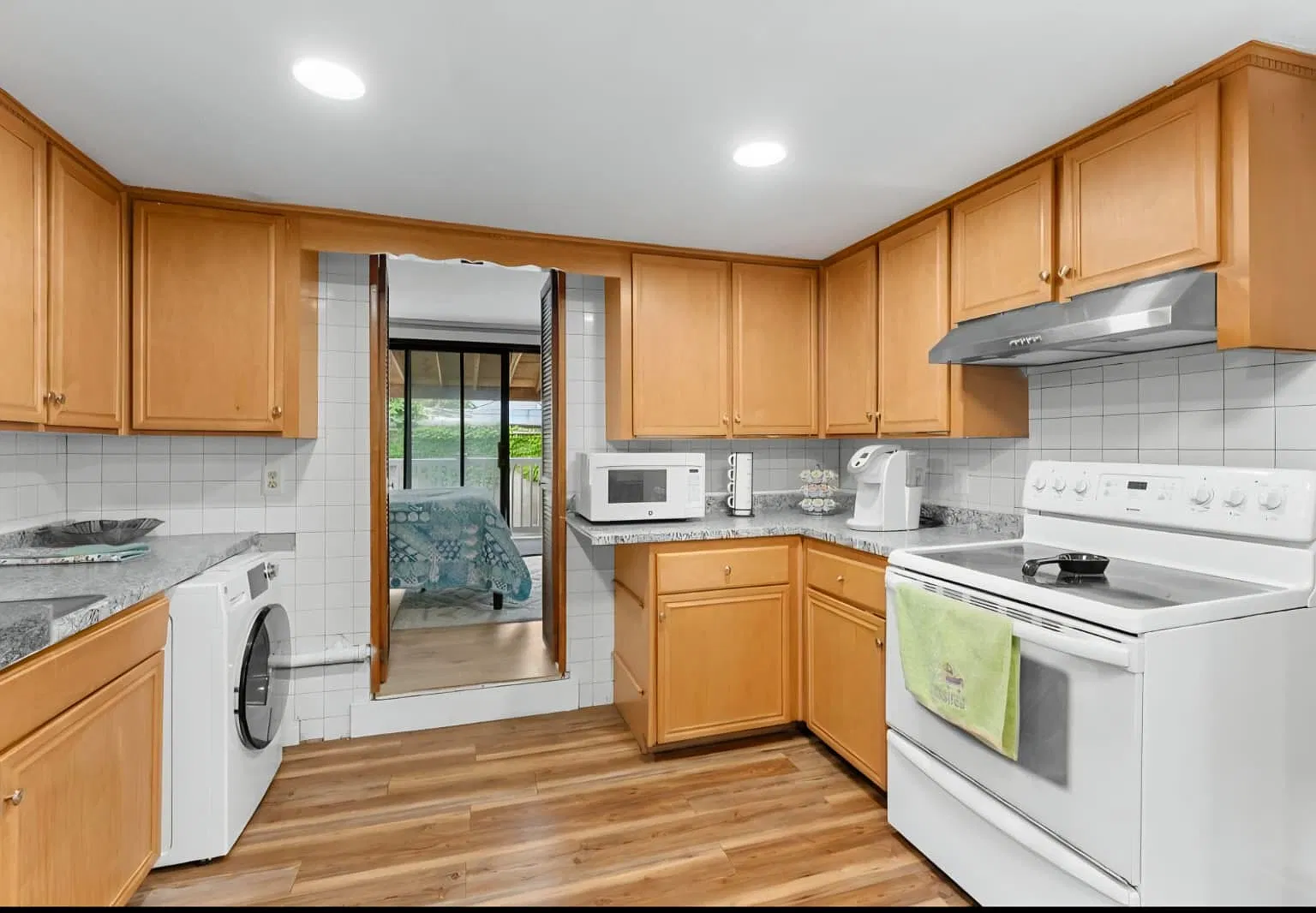 44 Woodlawn Ave — Photo 1