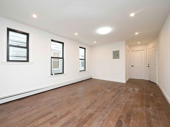 4th image of 107-10 142nd St