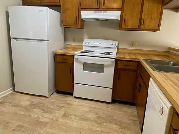 4th image of 3204 Ginger Dr APT C