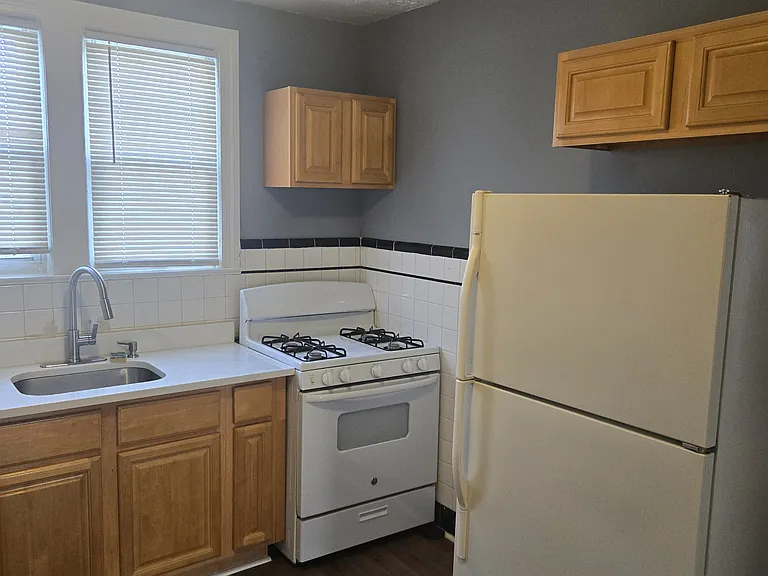 565 E Elm St #1 — Photo 5