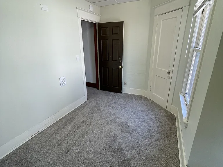 832 N Larch St #3 — Photo 8