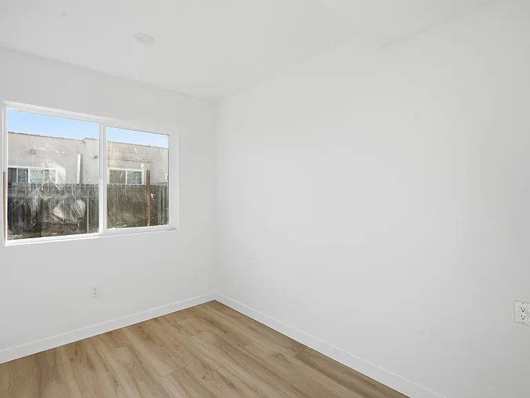 1805 W 80th St — Photo 5