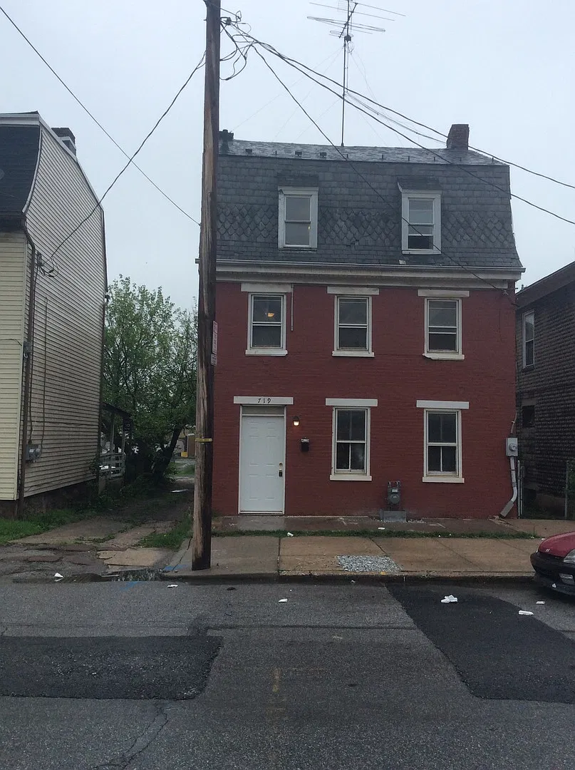 6 Bedroom Detached House in East Side of York City — Photo 1