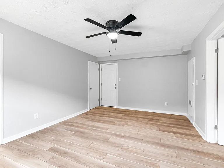 2255 W Broad St #204 — Photo 13