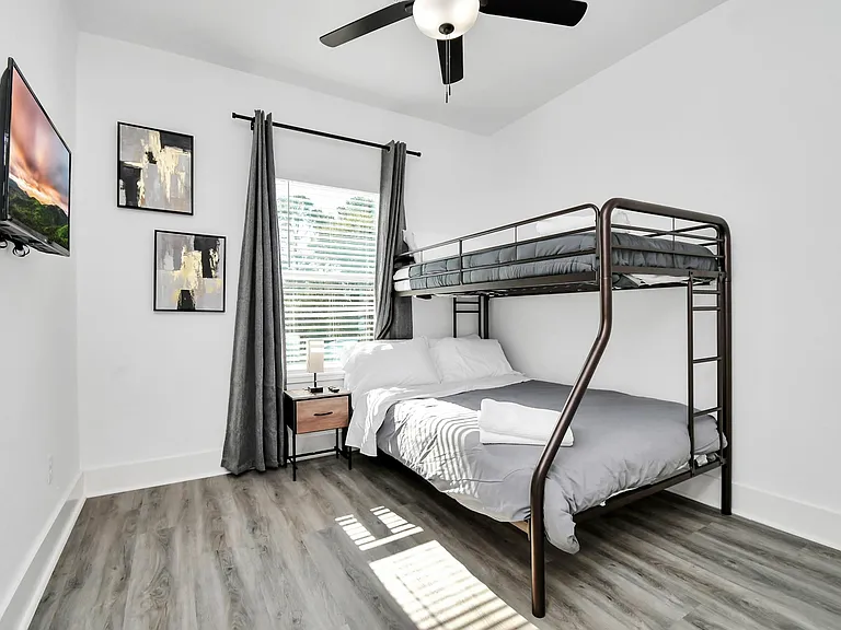 6531 Rosemary Ln #A — Photo 32