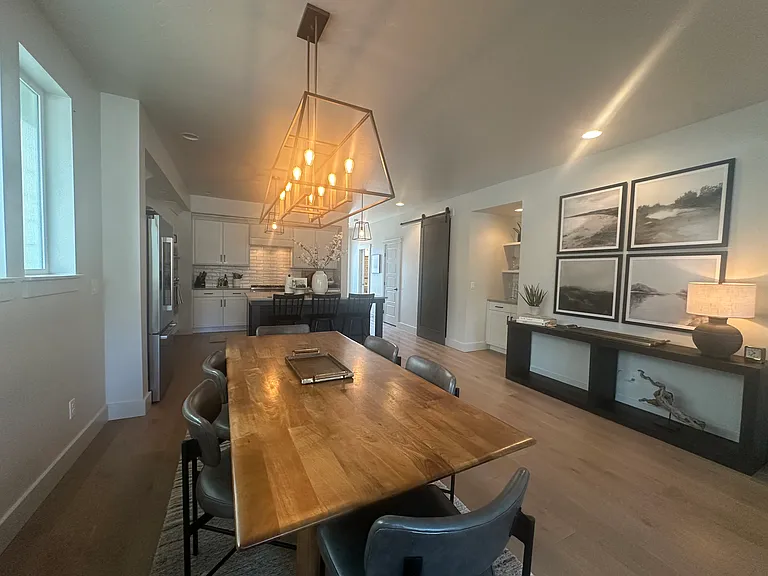 4423 E Parkcenter Blvd — Photo 2