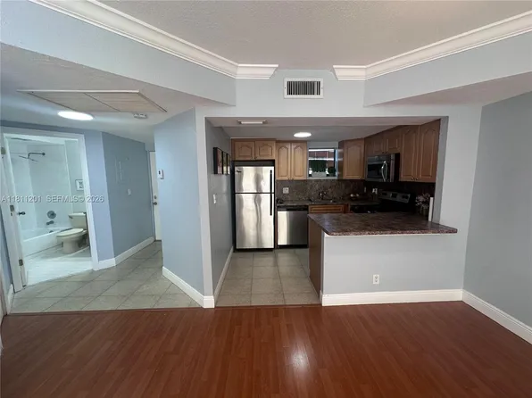 8290 Lake Dr APT 502, Doral, FL 33166