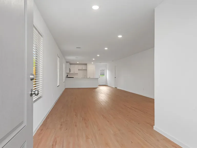 1525 San Sebastien Dr — Photo 2