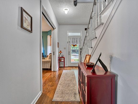 4th image of 704 Longwood Ave