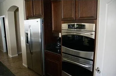 3 bed, 2230 sqft, $2,850 — Photo 3