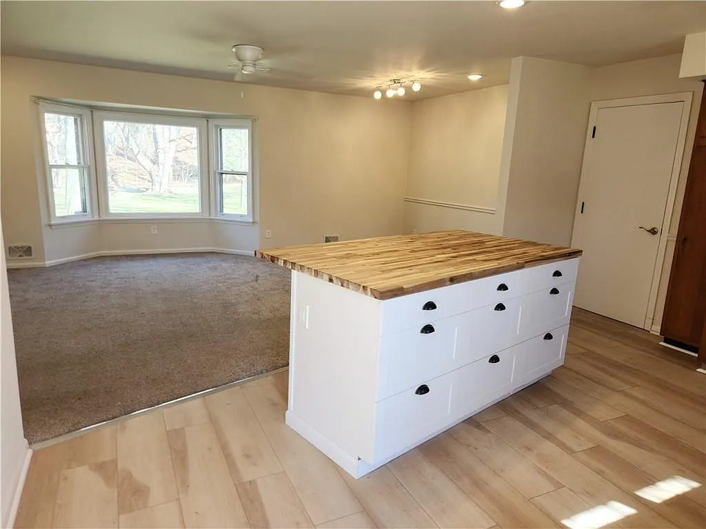 3 bed, 1.0 bath, 1025 sqft, $2,635 — Photo 4