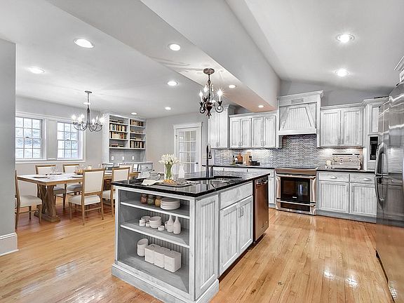 Virtually painted/staged