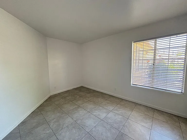 1734 Lightcap St — Photo 9
