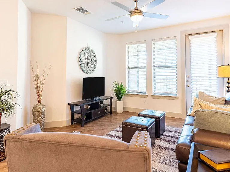 1301 Mockingbird Ln — Photo 11