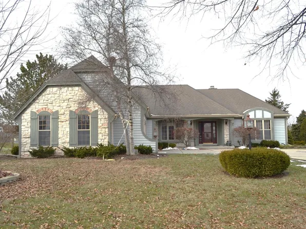 8530 W Woodfield COURT, Franklin, WI 53132