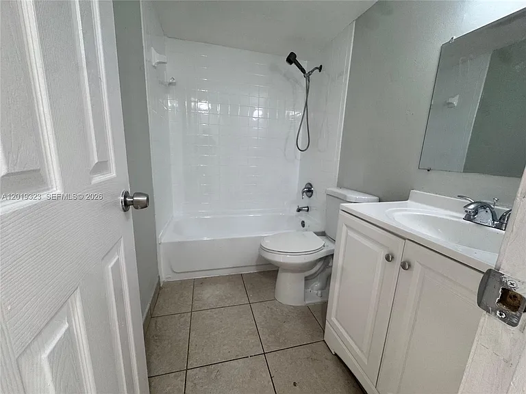 101 NE 41st St #A9 — Photo 5
