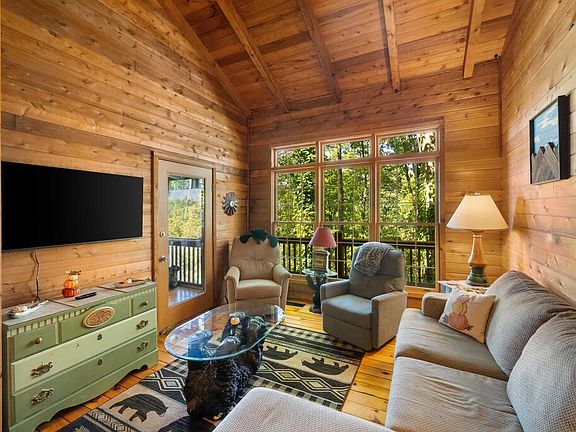 3rd image of 808 Mill Stone Mountain Ln