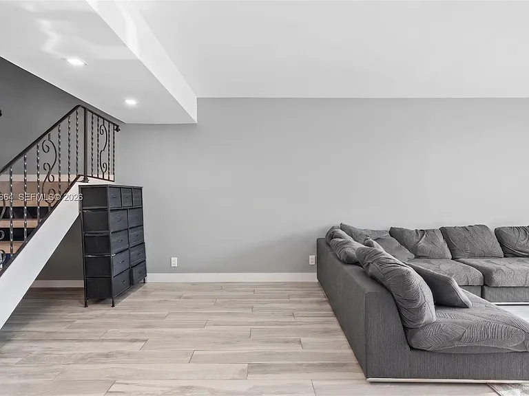 613 NE 26th Ave #613 — Photo 7