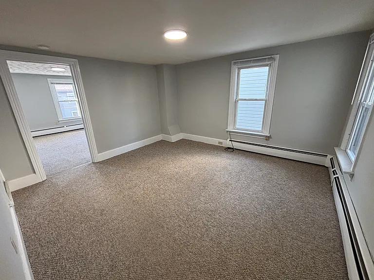 19 W High St #2 — Photo 4