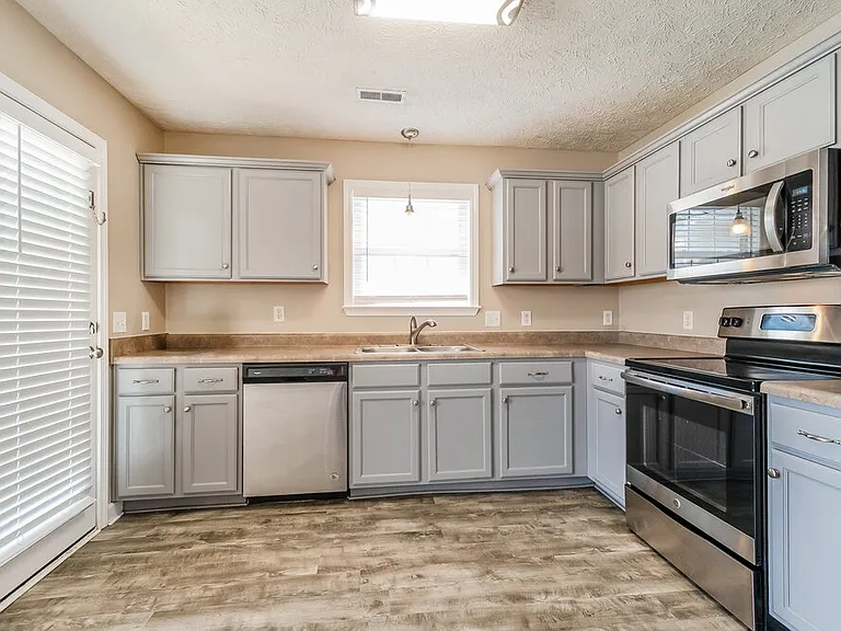 1625 Beaconcrest Cir — Photo 9