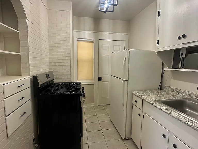 324 W 13th St #1 — Photo 9