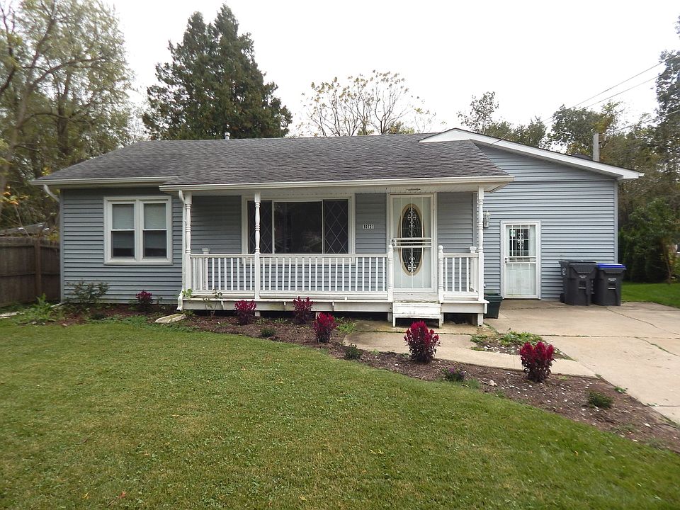 1st image of 10721 W Woodland Ave