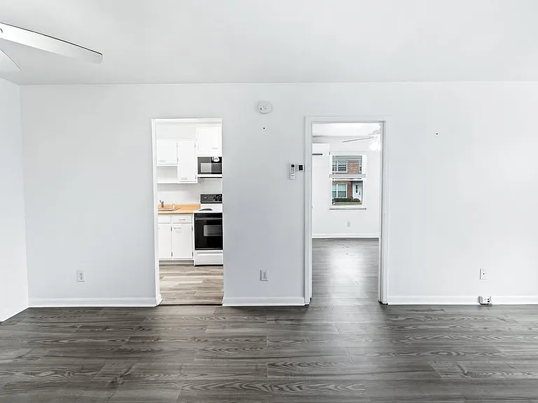 3733 Hillsboro Rd #5 — Photo 6